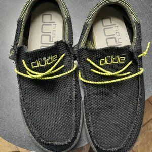 Men's size 7 hey dudes